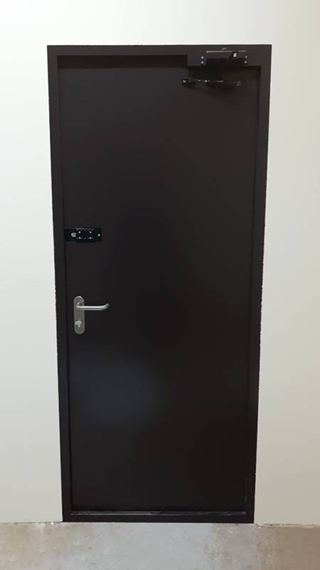 Дверь с кодовым замком, фото сзади (офисы, пер. Хользунова) Дверь с кодовым замком, фото сзади (офисы, пер. Хользунова)