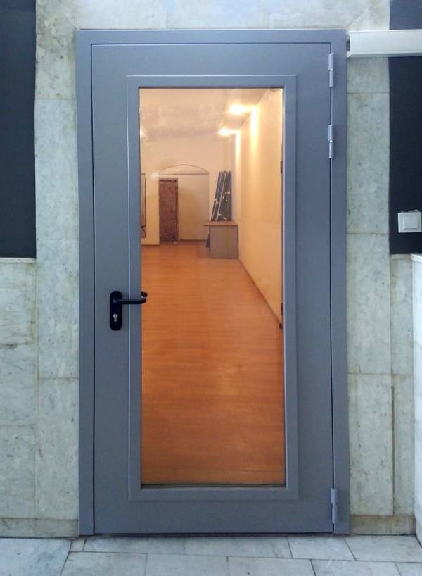 Дверь с остеклением более 25% Дверь с остеклением более 25%