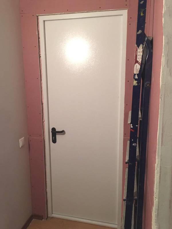 Дверь с внутренней стороны (фитнес-клуб SportStar, ул. Ясеневая, 26) Дверь с внутренней стороны (фитнес-клуб SportStar, ул. Ясеневая, 26)