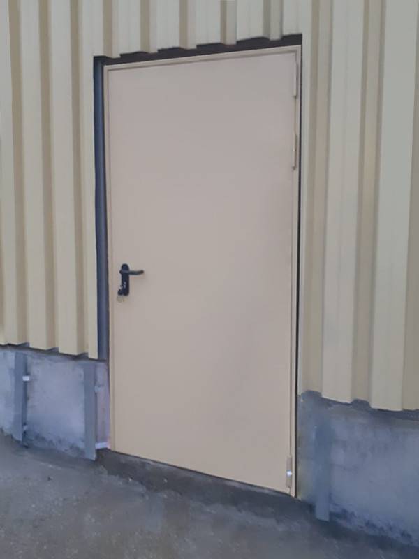 Дверь с внутренней стороны (склад, ул. 2-я Вольская) Дверь с внутренней стороны (склад, ул. 2-я Вольская)