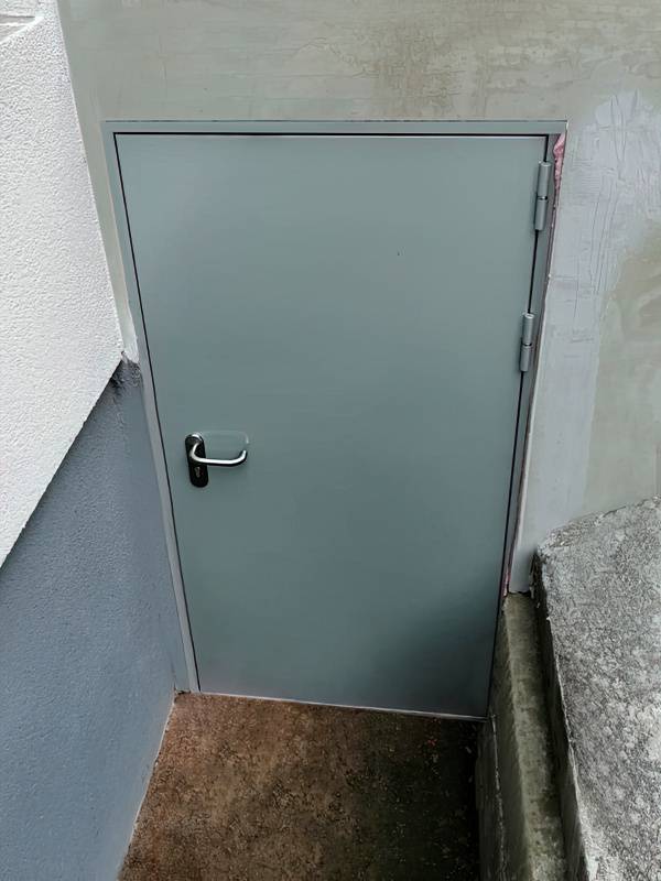 Однопольная дверь EI 60 для офисного здания Однопольная дверь EI 60 для офисного здания