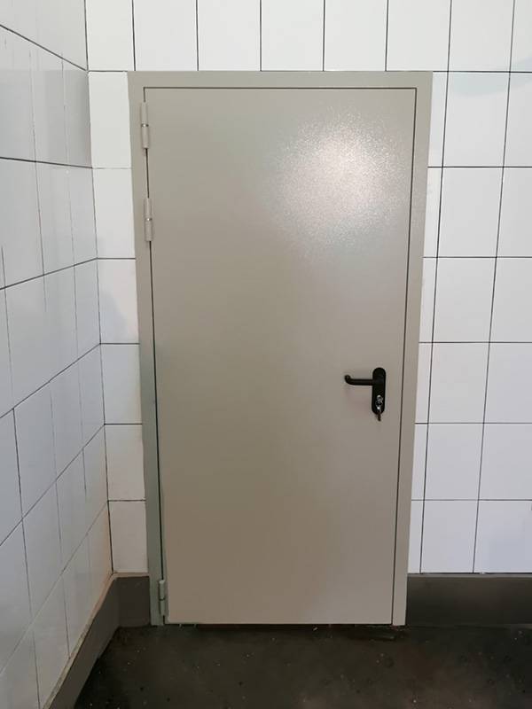 Однопольная дверь, фото внешней стороны (ул. Барклая) Однопольная дверь, фото внешней стороны (ул. Барклая)