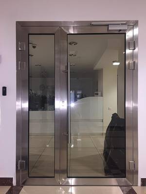 Огнестойкая дверь с остеклением более 25 процентов Огнестойкая дверь с остеклением более 25 процентов