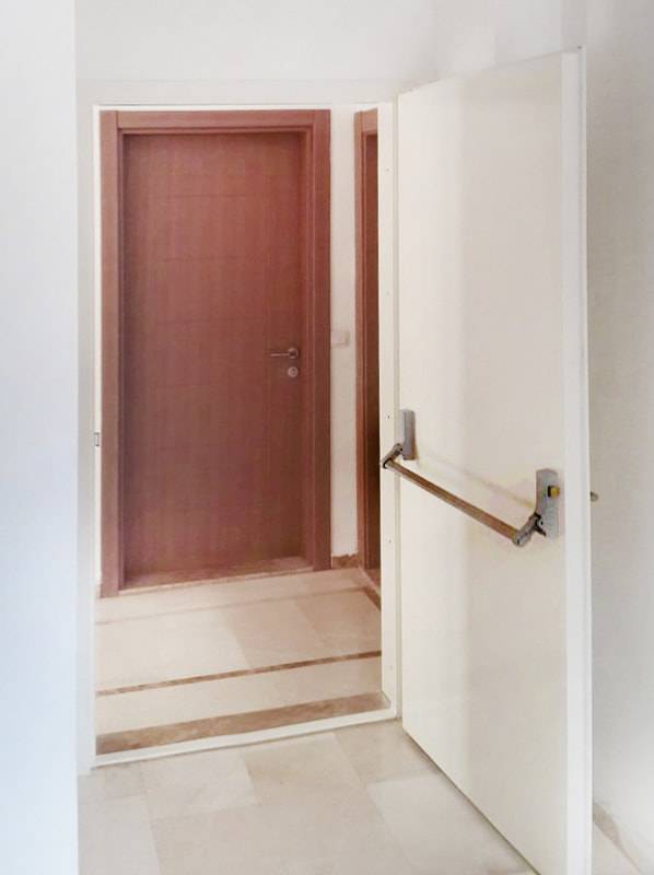 Огнестойкая дверь с ручкой Антипаника Огнестойкая дверь с ручкой Антипаника