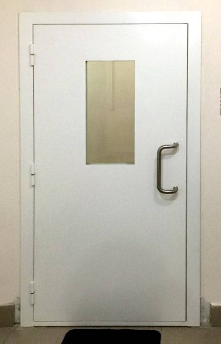 Остекленная техническая дверь Остекленная техническая дверь