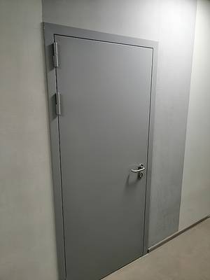 Передняя сторона однопольной двери (ММП им. В. В. Чернышёва) Передняя сторона однопольной двери (ММП им. В. В. Чернышёва)