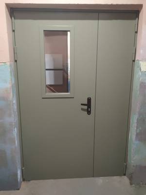 Подъездная дверь, фото снаружи (ул. Архитектора Власова)