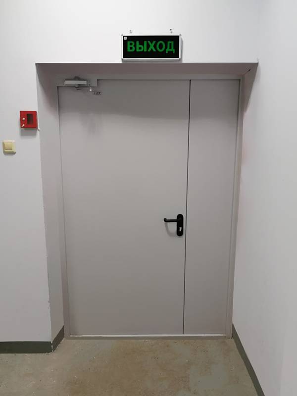 Полуторная дверь изнутри (Ситилинк, Волгоградский проспект) Полуторная дверь изнутри (Ситилинк, Волгоградский проспект)