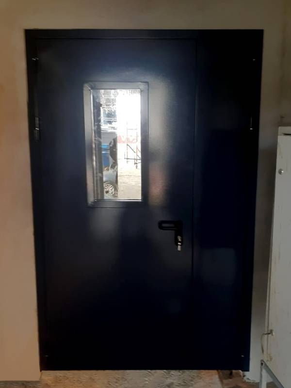 Полуторная дверь с окном (г. Долгопрудный, склад) Полуторная дверь с окном (г. Долгопрудный, склад)