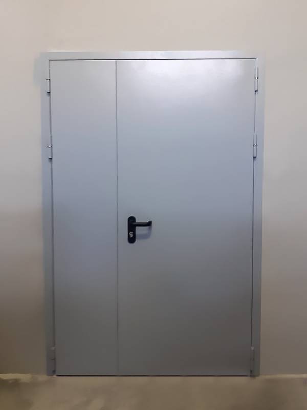 Полуторная дверь снаружи (автосервис, ул. Барышиха, 39) Полуторная дверь снаружи (автосервис, ул. Барышиха, 39)