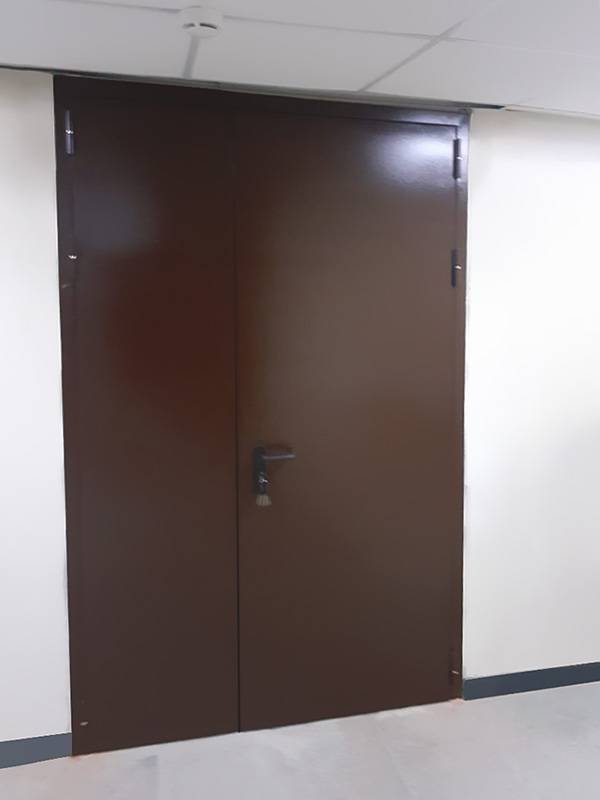 Полуторная дверь, вид спереди (ул. Крымский Вал, 8 к2) Полуторная дверь, вид спереди (ул. Крымский Вал, 8 к2)