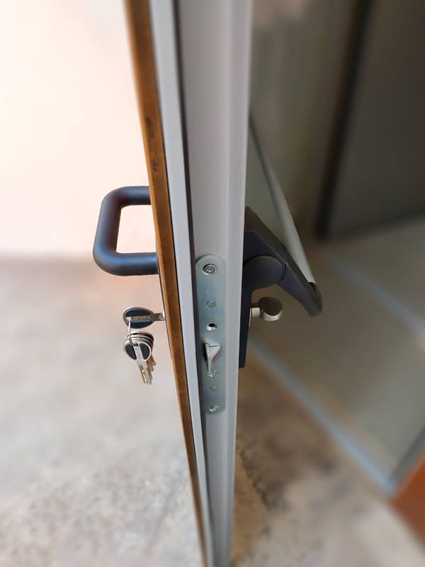 Замок «Антипаника» Замок «Антипаника»