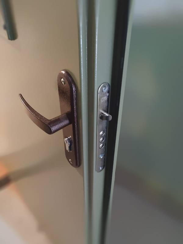 Замок с цилиндром (подъезд, ул. Архитектора Власова) Замок с цилиндром (подъезд, ул. Архитектора Власова)