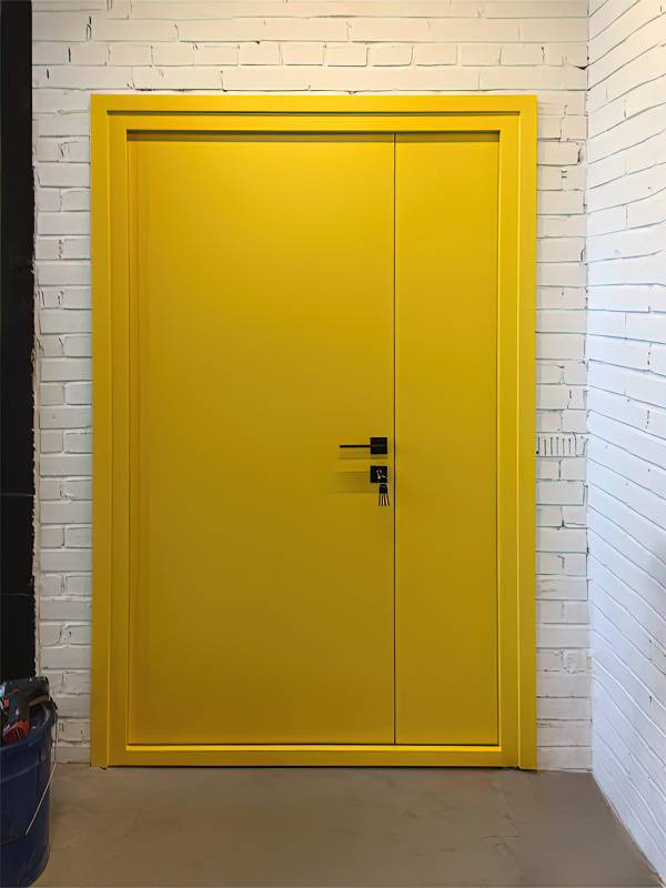 Желтая полуторная дверь, вид изнутри (ул. Складочная) Желтая полуторная дверь, вид изнутри (ул. Складочная)